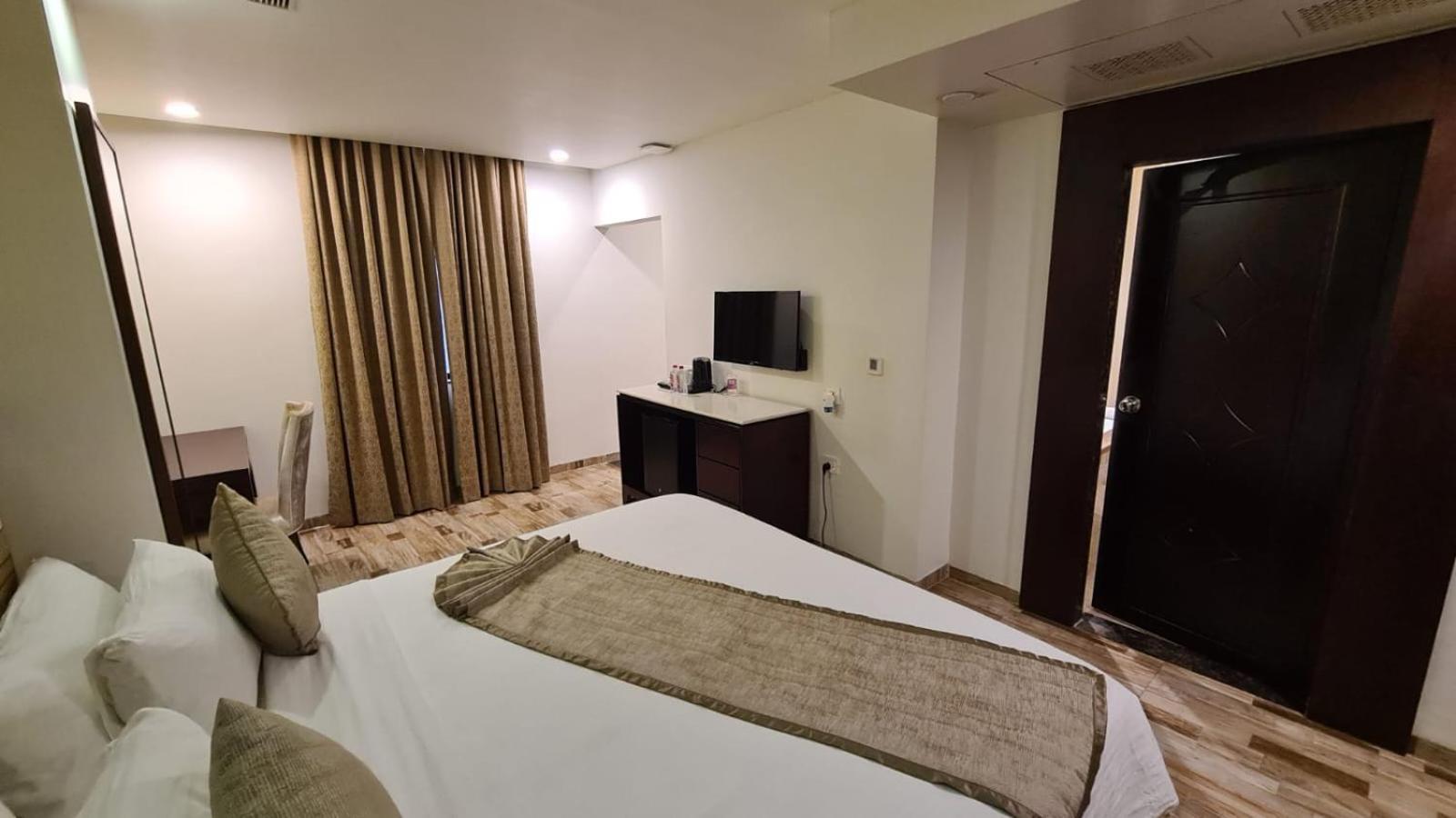 Regenta Inn Ranip Ahmedabad Eksteriør bilde