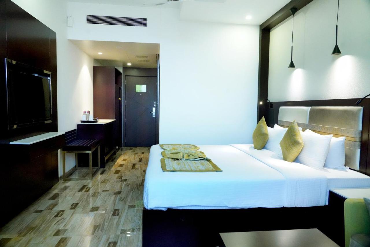 Regenta Inn Ranip Ahmedabad Eksteriør bilde