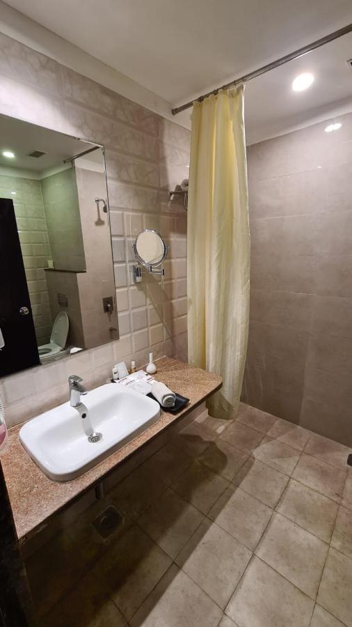 Regenta Inn Ranip Ahmedabad Eksteriør bilde