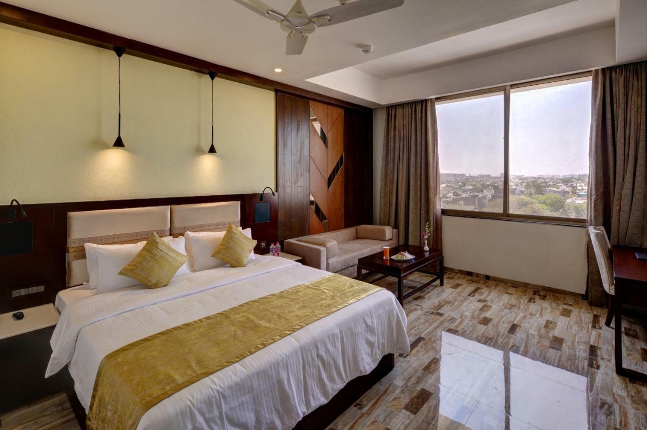Regenta Inn Ranip Ahmedabad Eksteriør bilde